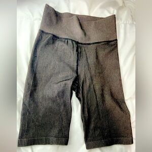 Anwnd Active Wear biker shorts. Size Small